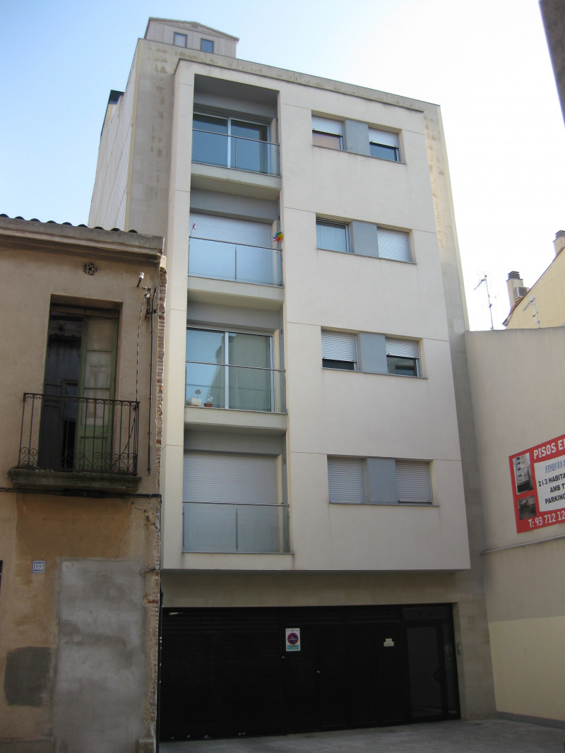 img 330SBD Edifici plurifamiliar de 8 habitatges a Sabadell